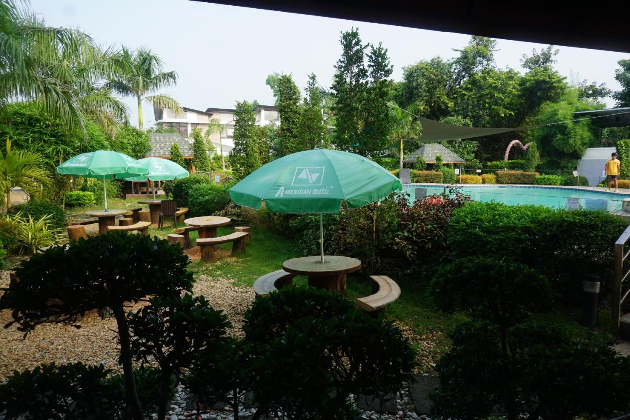 Floating Sanctuary Resort Powered By Cocotel Bulacan Dış mekan fotoğraf