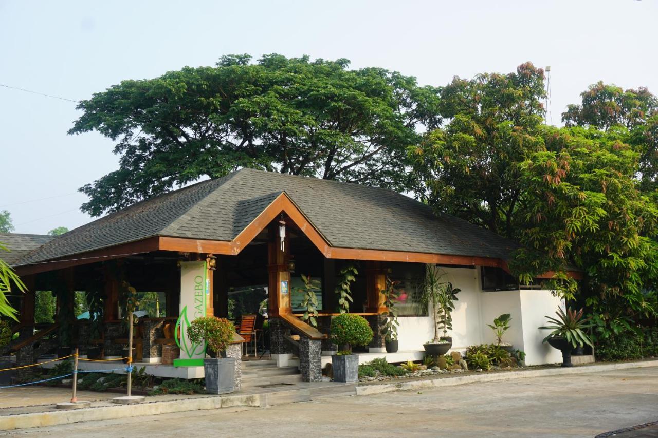 Floating Sanctuary Resort Powered By Cocotel Bulacan Dış mekan fotoğraf
